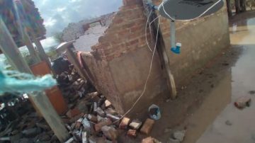 Panorama devastador en Loreto por el fuerte temporal: casas destrozadas y hasta animales muertos