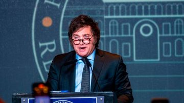 Fuerte mensaje de Milei a los gremios aeronáuticos: “Se sale laburando, no extorsionando”