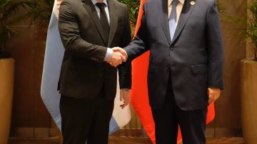 Javier Milei contradice sus “ideales” y se acerca más a China