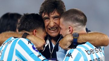 Gustavo Costas dijo que tiene “en carpeta” a un polémico jugador del fútbol argentino