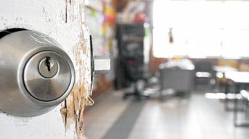 Una familia guardaba más de $3 millones en el ropero y fue asaltada por delincuentes en el Depto. Avellaneda