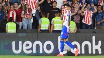 Antonio Sanabria el verdugo de Argentina: de escupir a Messi a hacerle un golazo de chilena al Dibu Martínez