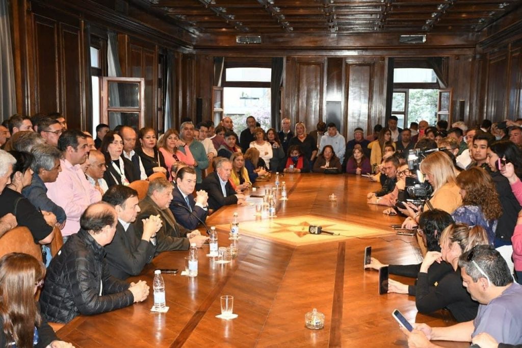 El gobernador Zamora anunció un bono de fin de año de $1.300.000