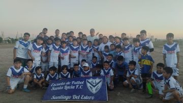 Maher Carrizo visitó a los changuitos del “Santa Lucía F.C.”