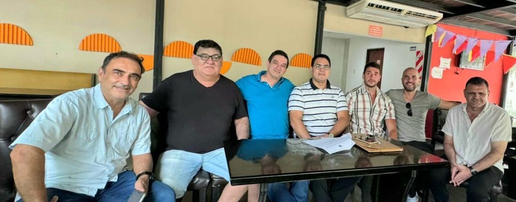 El sector de Taxis y Radio Taxis pide una readecuación tarifaria del 25% y rechaza “la competencia desleal” de Uber