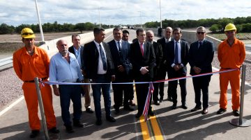 Zamora inauguró el puente de Tasigasta sobre el río Dulce: “Vamos cumpliendo con los santiagueños pese a las dificultades económicas”