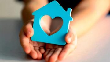 Nika, una pequeña de 12 años busca a su familia en Santiago del Estero