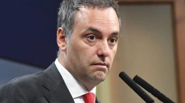 Manuel Adorni sumó nuevos empleados al Estado a pesar de que Milei lo prohibió