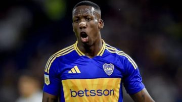 Luis Advíncula inició los trámites para pedir ciudadanía argentina: ¿Llega Ramos a Boca?