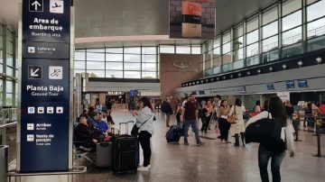 El Gobierno anunció una nueva medida contra los aeronáuticos en medio del conflicto con Aerolíneas