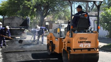 La Municipalidad de Capital continúa con el mantenimiento de calles con concreto asfáltico en el barrio Cabildo