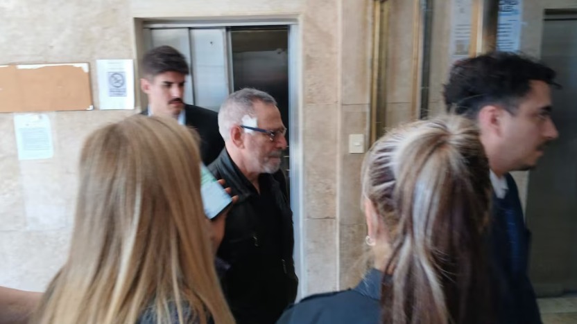 Ricardo Jaime se entregó en Comodoro Py para cumplir su condena en prisión por la tragedia de Once