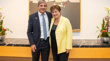 Caputo confirmó que ya negocia con el FMI los montos de un nuevo préstamo