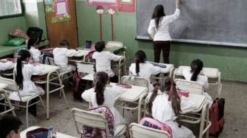 Escándalo en una escuela de Mailín: docente ridiculizó a alumno de 10 años frente a sus compañeritos