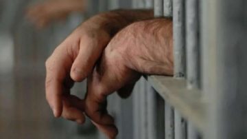 Aprehenden a sujeto por intentar ingresar drogas a una comisaría