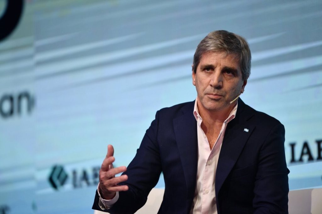 El Gobierno perderá US$ 800 millones con la baja de retenciones: ¿Los recupera con más motosierra?