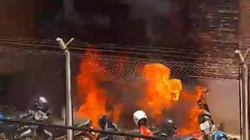 Video: por la chispa de una soldadora se incendiaron 5 motos en el Penal de Varones