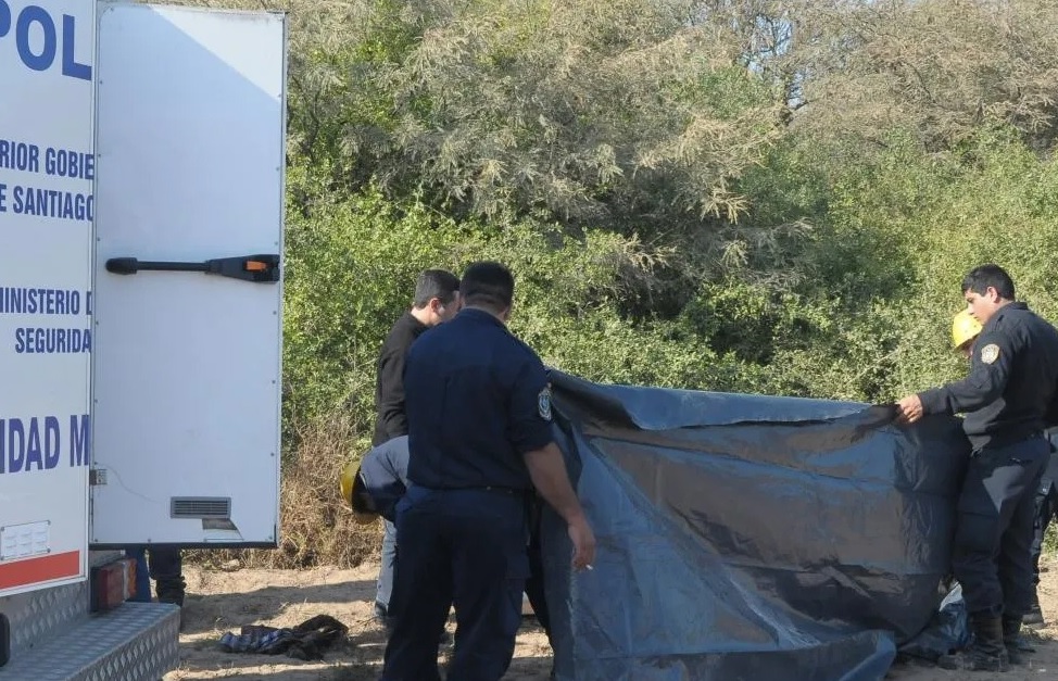 “Si alguien vio algo, que me avise por favor, que esto no quede así”, dijo la madre del guardiacárcel que apareció muerto