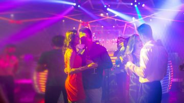 Le hizo creer a su esposa que lo habían secuestrado pero la policía lo encontró en un night club