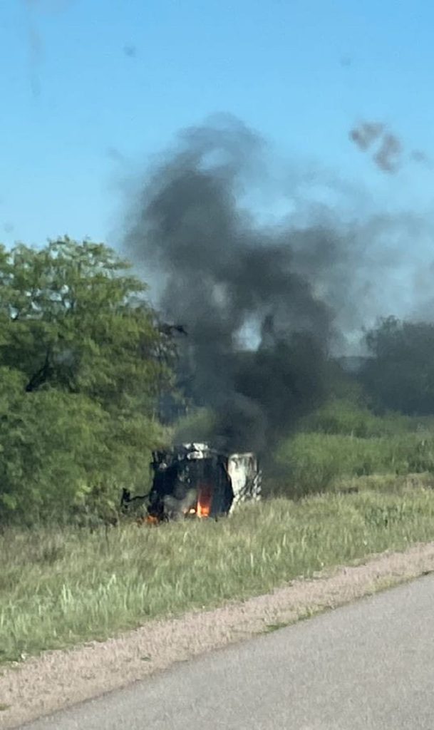 La camioneta terminó en la zona montuosa. Foto: (Sergio Sayavedra)