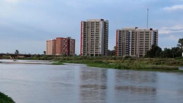 Valiente pescador rescató a una mujer que cayó en el cauce del río Dulce