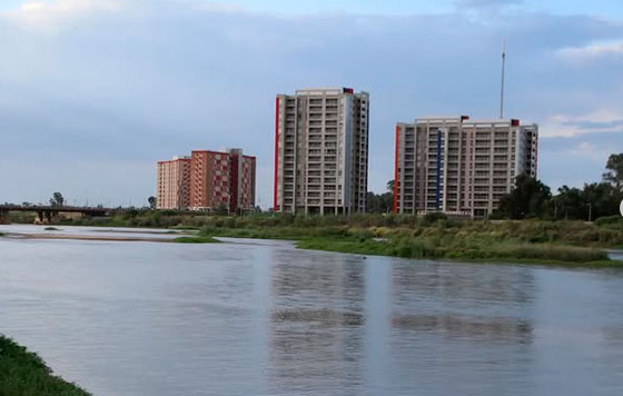 Valiente pescador rescató a una mujer que cayó en el cauce del río Dulce