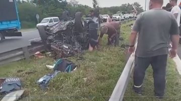 Una familia de hinchas de Racing volcó con su auto y todos sufrieron heridas
