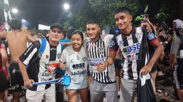 Los hinchas de Central Córdoba coparon la plaza Libertad: la fiesta por dentro