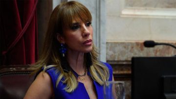 La senadora Claudia Zamora participó de la sesión para tratar la expulsión de Kueider