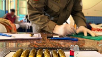 Gendarmes descubren que ciudadanos bolivianos habían ingerido más de mil cápsulas con cocaína