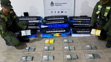 Ruta 34: detienen a una mujer en “tour de compras” con cocaína en tecladitos musicales