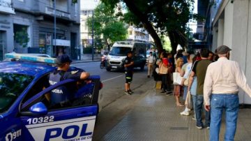 Tensión en las oficinas de PAMI: un jubilado amenazó con prenderse fuego tras no recibir sus medicamentos