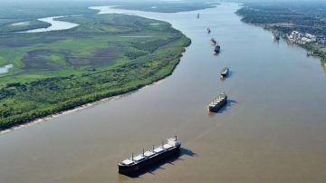 Dos empresas piden anular la licitación de la Hidrovía por favorecer a una firma