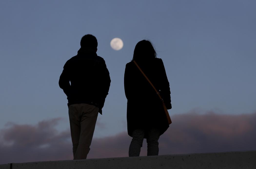 La “luna fría” iluminará el cielo: historia, causas y efectos astrológicos