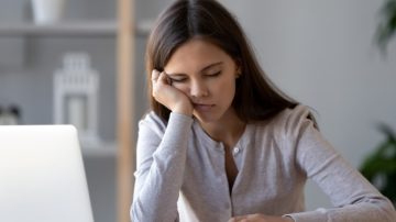 Tener sueño todo el día: qué es la hipersomnia idiopática y cómo prevenirla