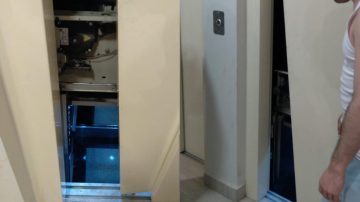 Susto: una joven quedó atrapada en el ascensor de un edificio
