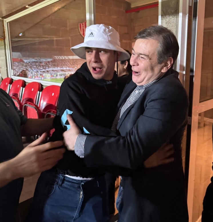 Festejando con Rusherking: la alegría de Gerardo Zamora por el triunfo de Central Córdoba