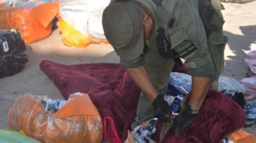 Detienen a pasajera de un tour de compras que ocultaba 18 kilos de cocaína entre medias y frazadas