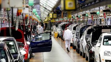 La industria argentina continúa en caída: el informe del INDEC