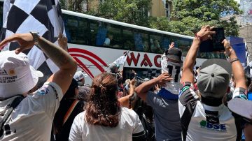 IMÁGENES: Una multitud de hinchas recibió al plantel de Central Córdoba en la Plaza Libertad
