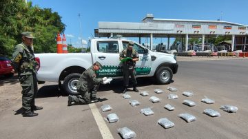 Los atraparon cuando intentaban retirar una encomienda que, en realidad, contenía marihuana