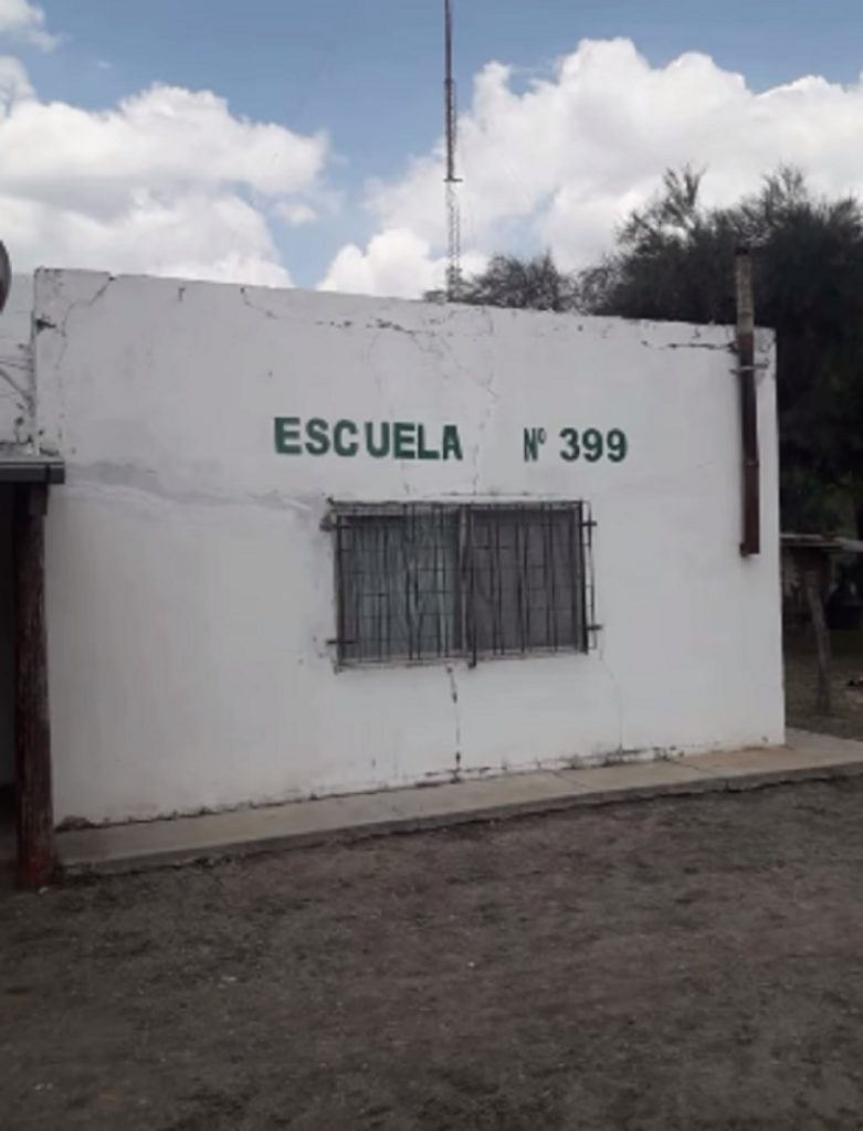 La escuela de Árbol Blanco