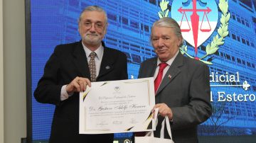 Reconocieron la trayectoria de empleados judiciales en un emotivo acto