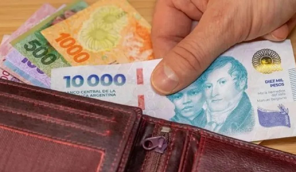 Crisis del salario: el poder de compra se desplomó 28,4%