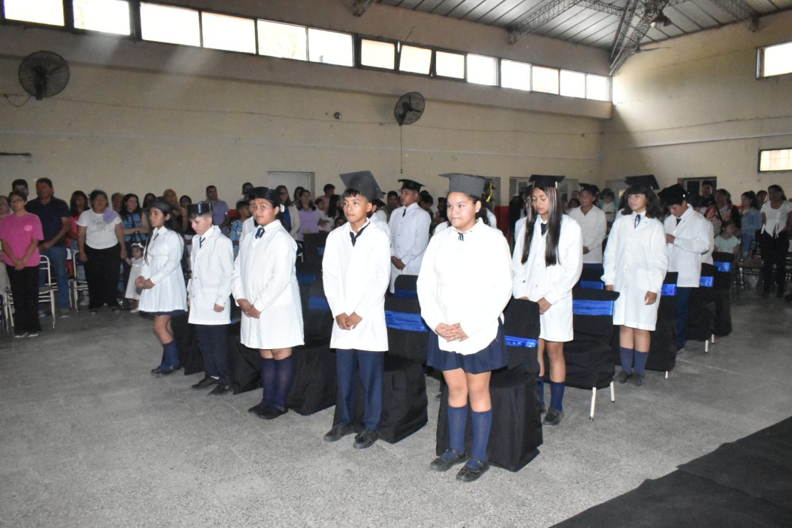 Emotivo acto de colación en la escuela San Isidro Labrador de Colonia El Simbolar