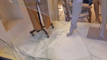 Rompió la vidriera de un local y robó 10 docenas de medias