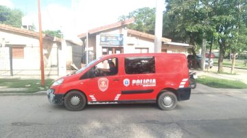 Realizaba una instalación clandestina y murió al electrocutarse y caer de un poste