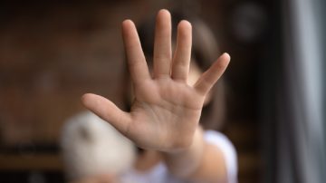 Indignante: abusó de una niña mientras esperaba que su tío le arregle la bicicleta