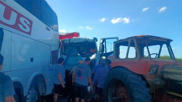 Ruta 34: choque en cadena involucró a dos camiones y un micro de larga distancia