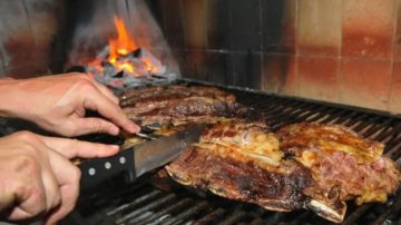 En esta Nochebuena, el asado será la “vieja confiable” de las mesas argentinas